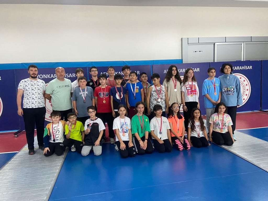 AFYONKARAHİSAR PROF. DR. VEYSEL EROĞLU SPOR SALONU'NDA DÜZENLENEN ESKRİM MÜSABAKALARI,