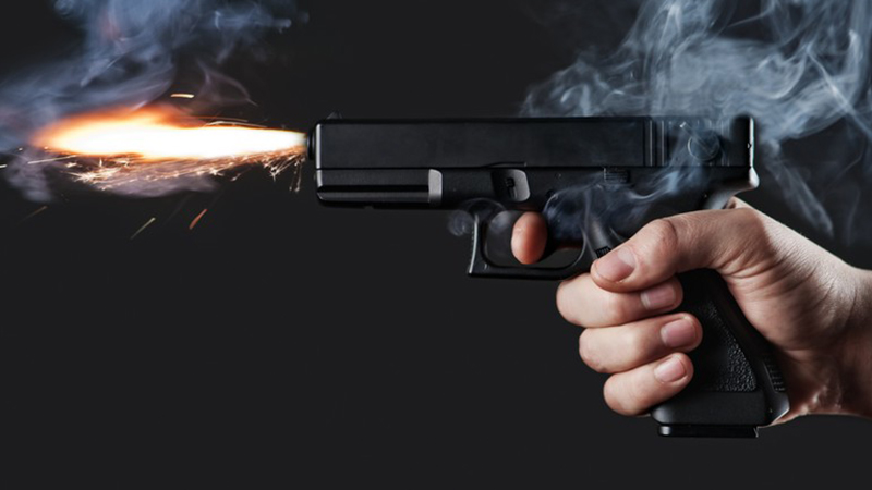 Afyonkarahisar’da alacak verecek meselesinden çıkan silahlı kavgada 2 kişiyi tabanca