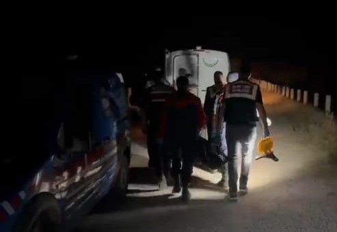 AFYONKARAHİSAR’DA SERİNLEMEK İÇİN BARAJ GÖLÜNE GİREN 17 YAŞINDAKİ GENÇ BOĞULARAK