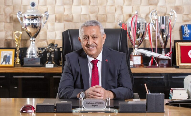 Afyonkarahisar’daki muhtarlarla bir araya gelen Belediye Başkanı Mehmet Zeybek, 2019