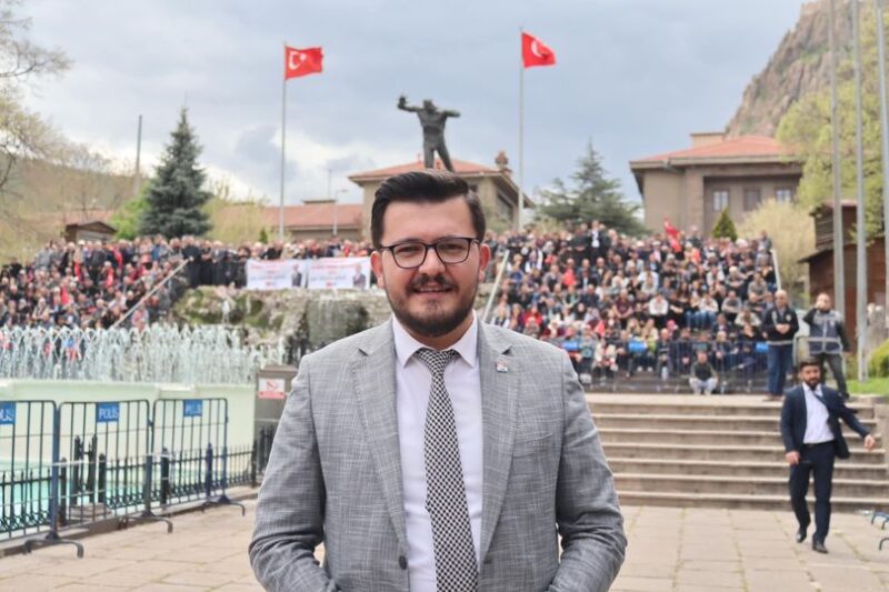 CHP Afyonkarahisar İl Gençlik Kolları Başkanı Caner Peynirci istifa etti.