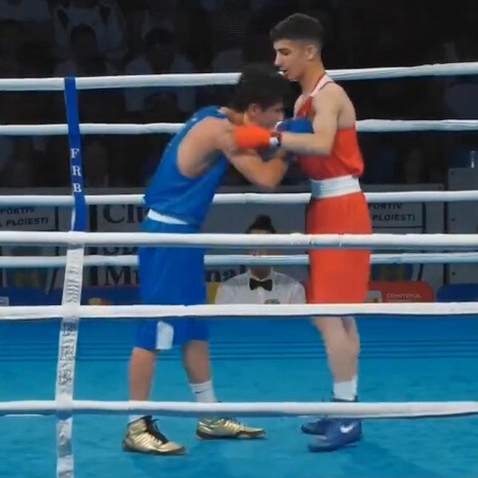 Subhan Babayev, rakibi Türk sporcu Ahmet Yasir Yılmaz’ın formasındaki Türk