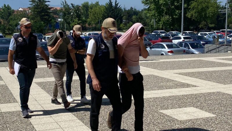 Bolu’da yürütülen FETÖ/PDY soruşturmaları çerçevesinde gözaltına alınan 2 şüpheli adliyeye