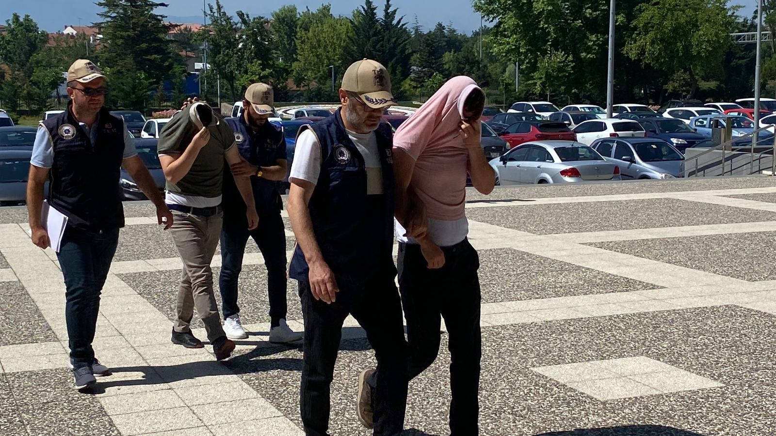 Bolu’da yürütülen FETÖ/PDY soruşturmaları çerçevesinde gözaltına alınan 2 şüpheli adliyeye