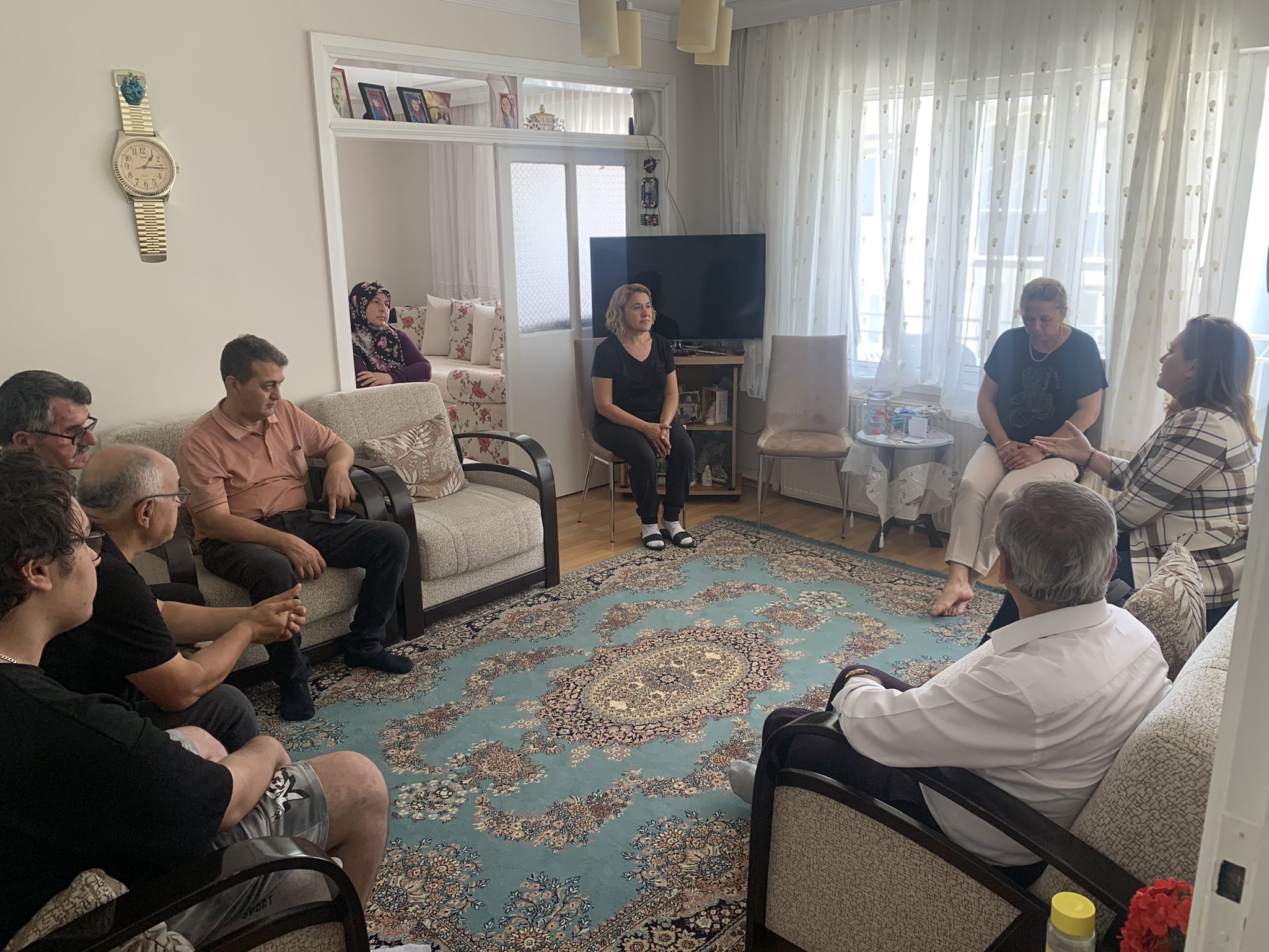 CHP Grup Başkanvekili ve Afyonkarahisar Milletvekili Av. Burcu Köksal, Çay
