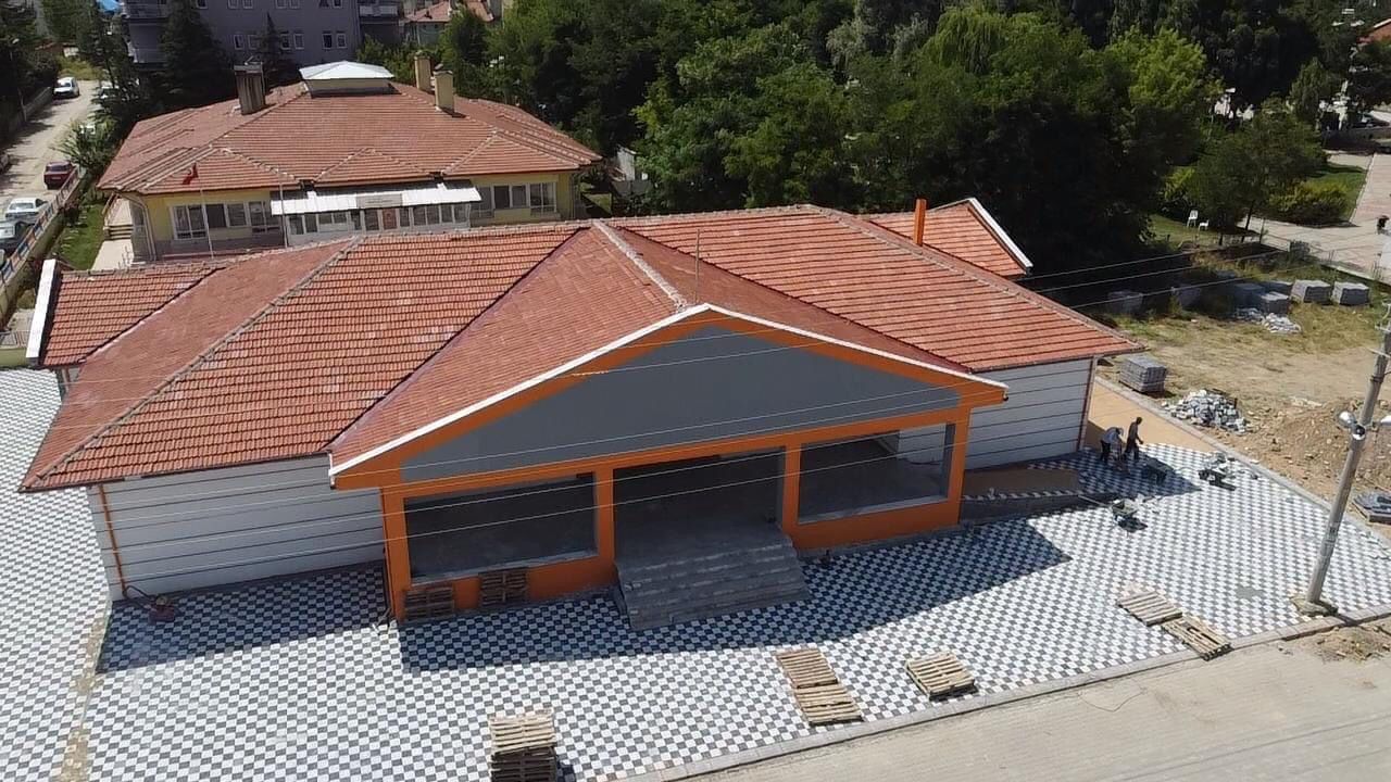 Sinanpaşa Belediye Başkanı Erdal Karaman, ilçedeki gençler için önemli olan
