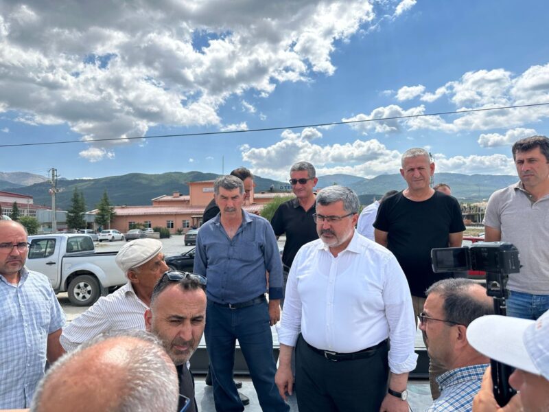 Afyonkarahisar ve ilçelerinde vatandaşlarla buluşan AK Parti Afyonkarahisar Milletvekili Ali