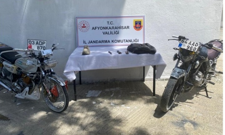 İl Jandarma Komutanlığı’na bağlı ekipler, Hocalar ilçesi Yeşilhisar köyünde Türk