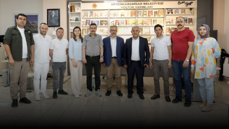 Belediye Başkanı Mehmet Zeybek, Afyonkarahisar Belediyesi basın personellerinin gününü kutladı.