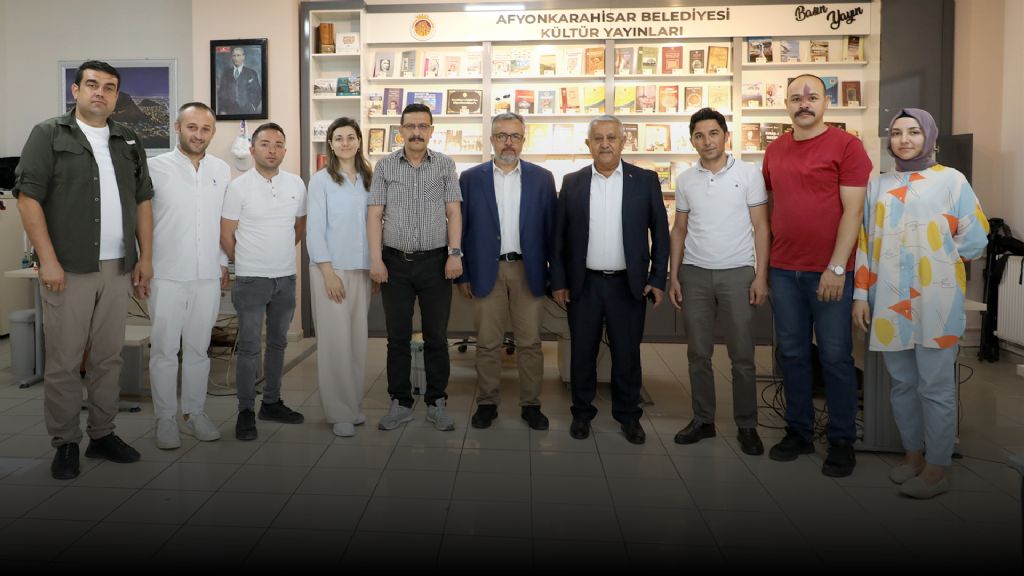 Belediye Başkanı Mehmet Zeybek, Afyonkarahisar Belediyesi basın personellerinin gününü kutladı.