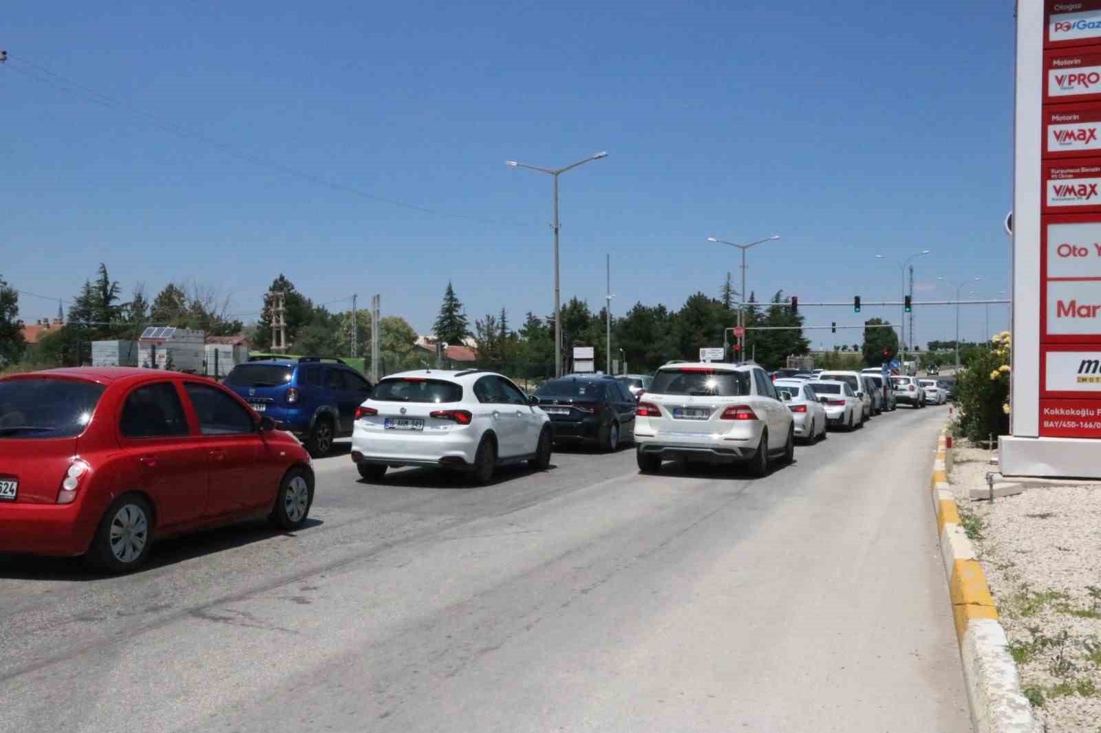 AFYONKARAHİSAR-ANTALYA KARA YOLUNDA 9 GÜNLÜK BAYRAM TATİLİNİN SONA GÜNÜ NEDENİ