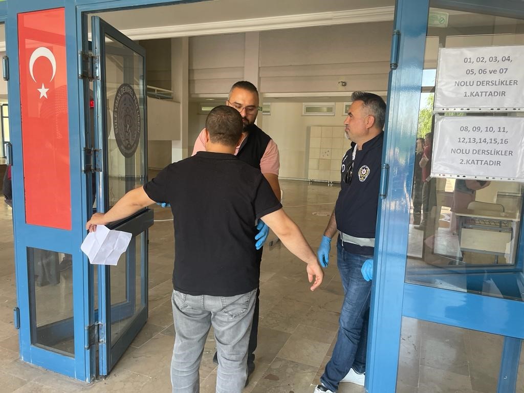 AFYONKARAHİSAR’DA KAMU PERSONELİ SEÇME SINAVI'NIN (KPSS) 10.15'TE BAŞLAYAN İLK OTURUMU