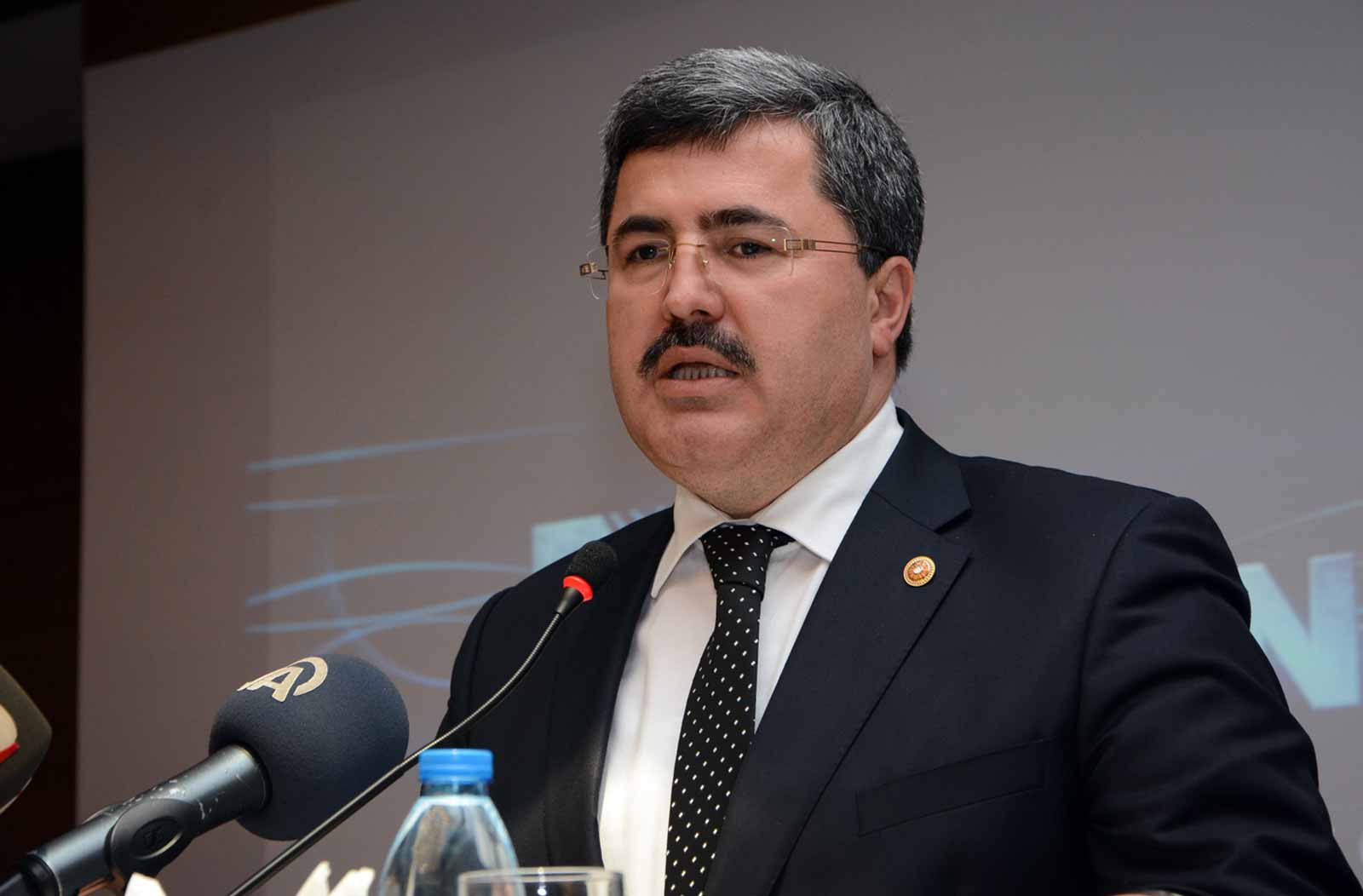 Afyonkarahisar ve ilçelerinde temaslarını sürdüren, vatandaşlarla bir araya gelen AK