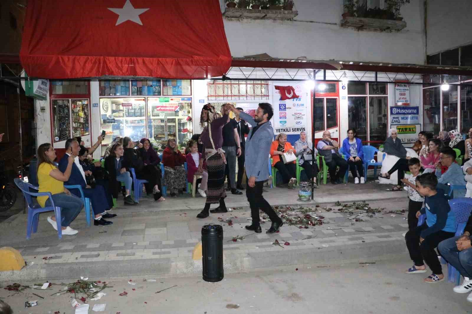 AFYONKARAHİSAR'IN SANDIKLI İLÇESİNDE YILLARDIR DEVAM ETTİRİLEN DAMATLARA DÜĞÜNDEN SONRA ARKADAŞLARI
