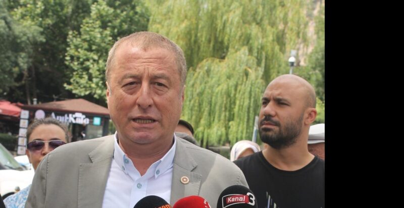 İYİ Parti Afyonkarahisar Milletvekili Av. Hakan Şeref Olgun, partililerle birlikte