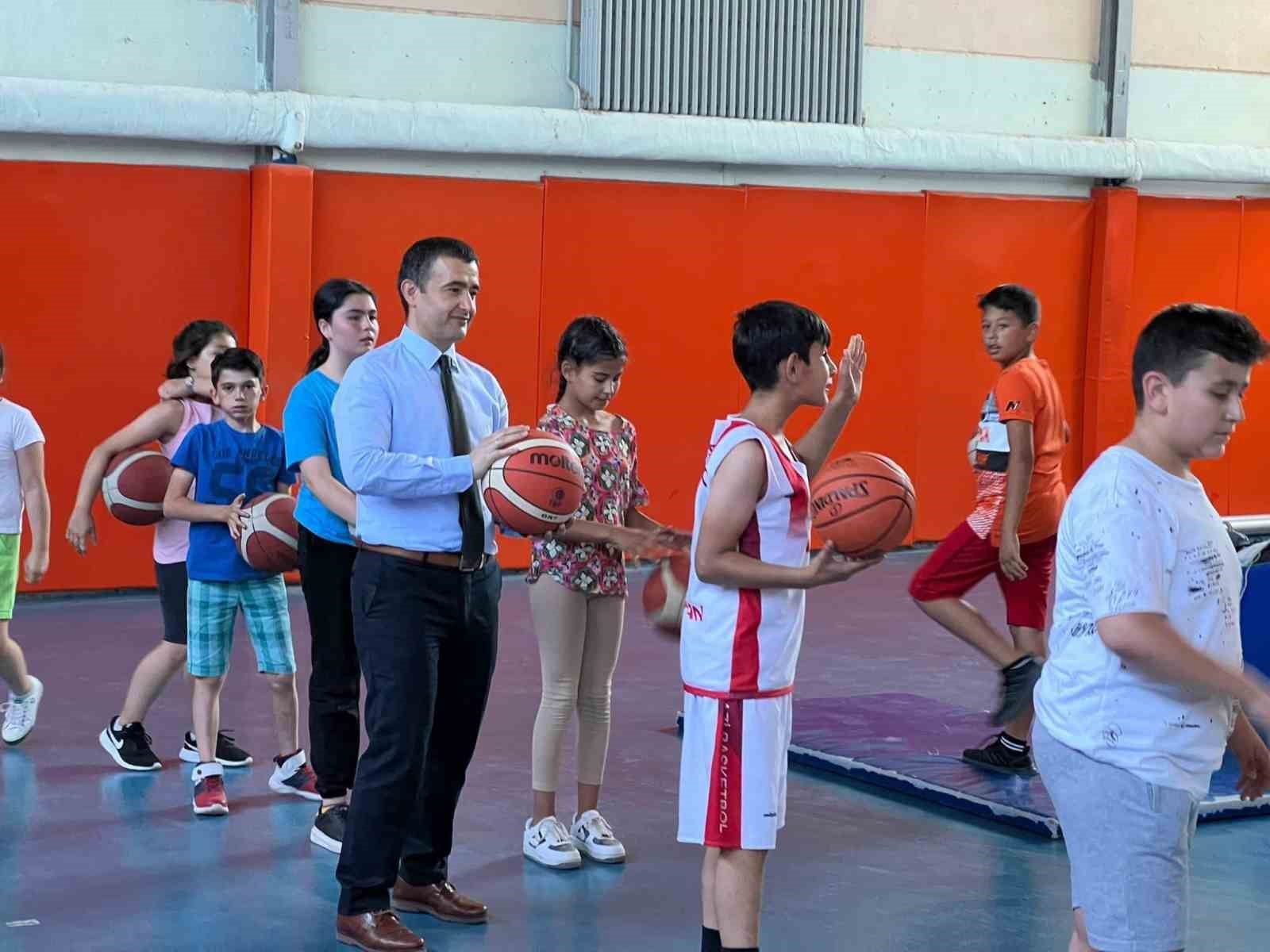 AFYONKARAHİSAR EMİRDAĞ KAYMAKAMI OSMAN BİLİCİ, SPORUN ÖZELLİKLE GENÇLERİN GELİŞİMİNE BÜYÜK