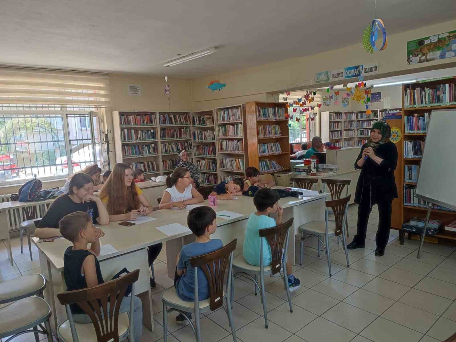 AFYONKARAHİSAR SANDIKLI HALK KÜTÜPHANESİNDE MATEMATİK VE TÜRKÇE ATÖLYESİ ETKİNLİĞİ DÜZENLENDİ.