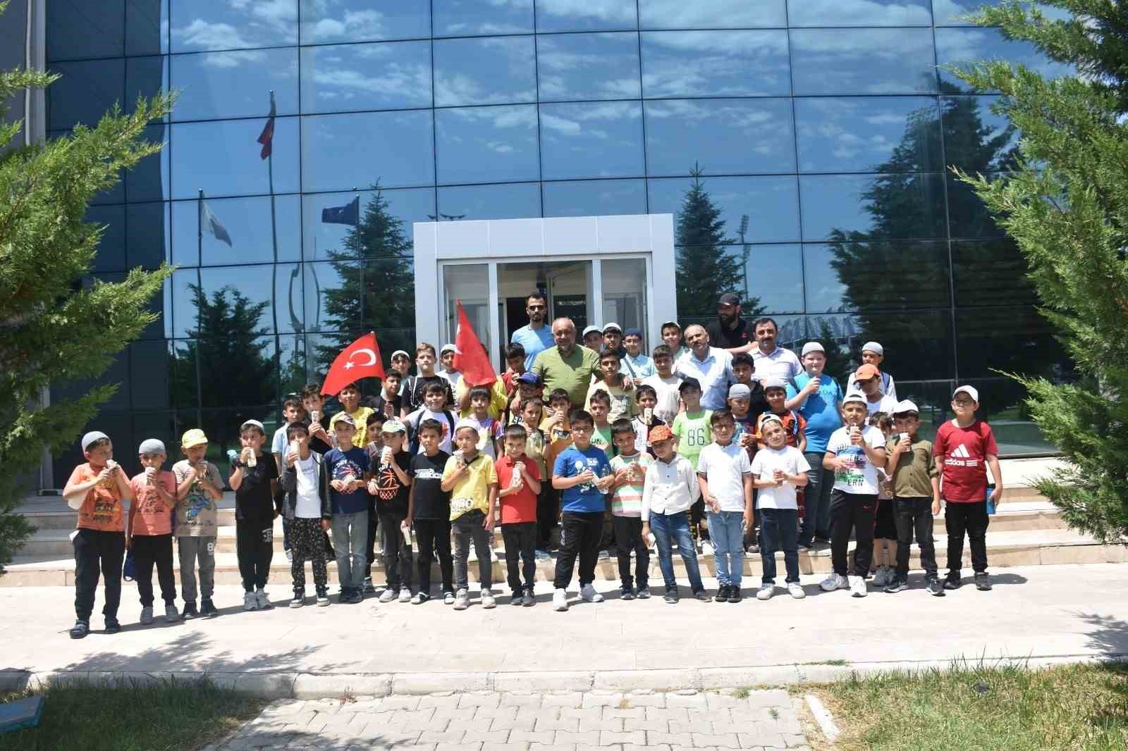 AFYONKARAHİSAR FATİH YAZ KURAN KURSU ÖĞRENCİLERİ, GENÇLİK VE SPOR İL