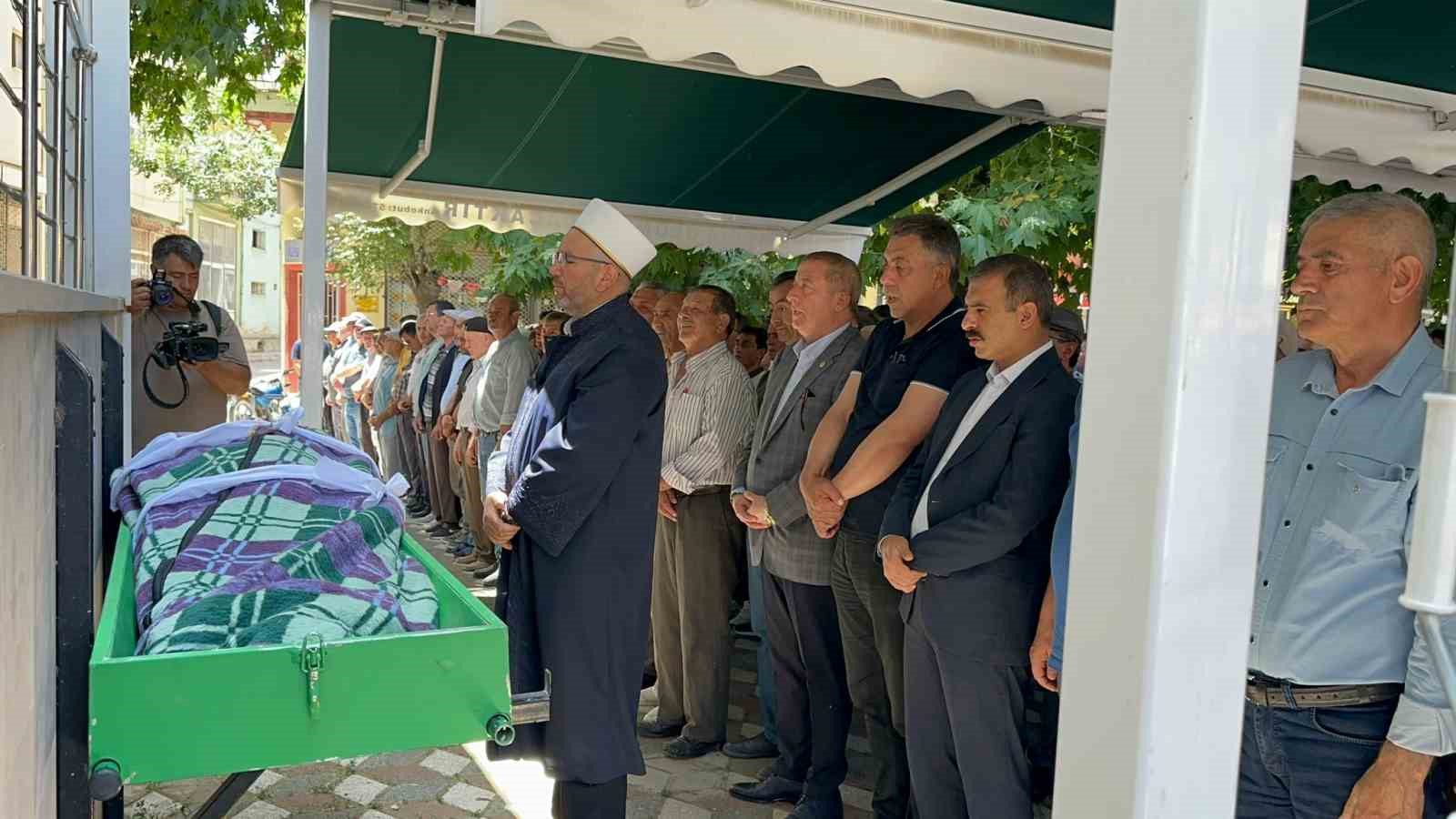 AFYONKARAHİSAR’DA TARIM İŞÇİLERİNİ TAŞIYAN MİNİBÜSÜN DEVRİLMESİ SONUCU ÖLENLERİN SAYISI 8’E
