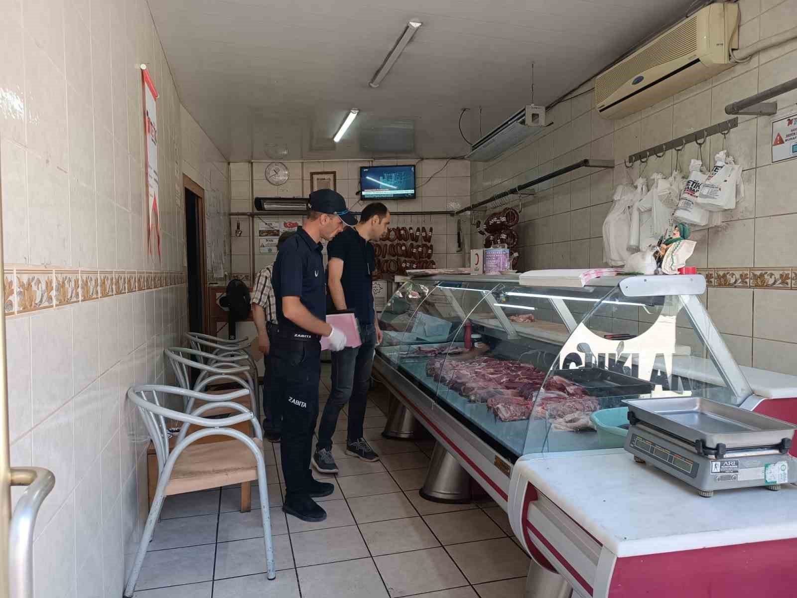 AFYONKARAHİSAR’IN SANDIKLI İLÇESİNDE KASAP DÜKKANLARINA YÖNELİK ZABITA EKİPLERİ TARAFINDAN DENETİM