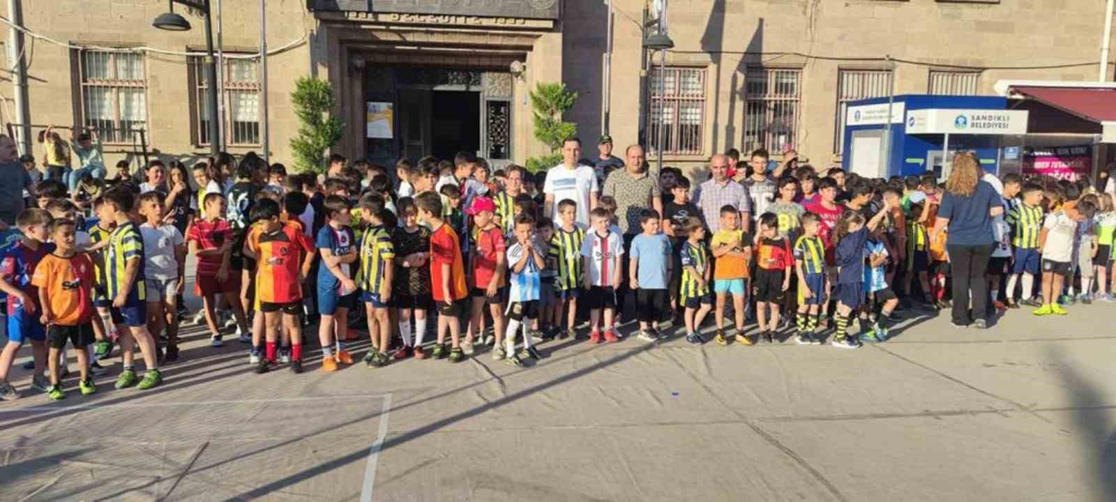 AFYONKARAHİSAR SANDIKLI GENÇLİK SPOR İLÇE MÜDÜRLÜĞÜ KOORDİNESİNDE 6-12 YAŞ ARALIĞINDAKİ