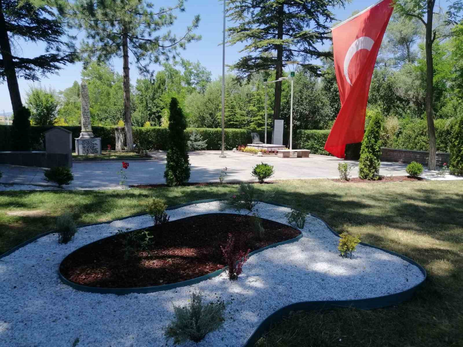 AFYONKARAHİSAR’DA YILDIRIM KEMAL ŞEHİTLİĞİ’NDE BAŞLATILAN ÇEVRE DÜZENLEME ÇALIŞMASI DEVAM EDİYOR.