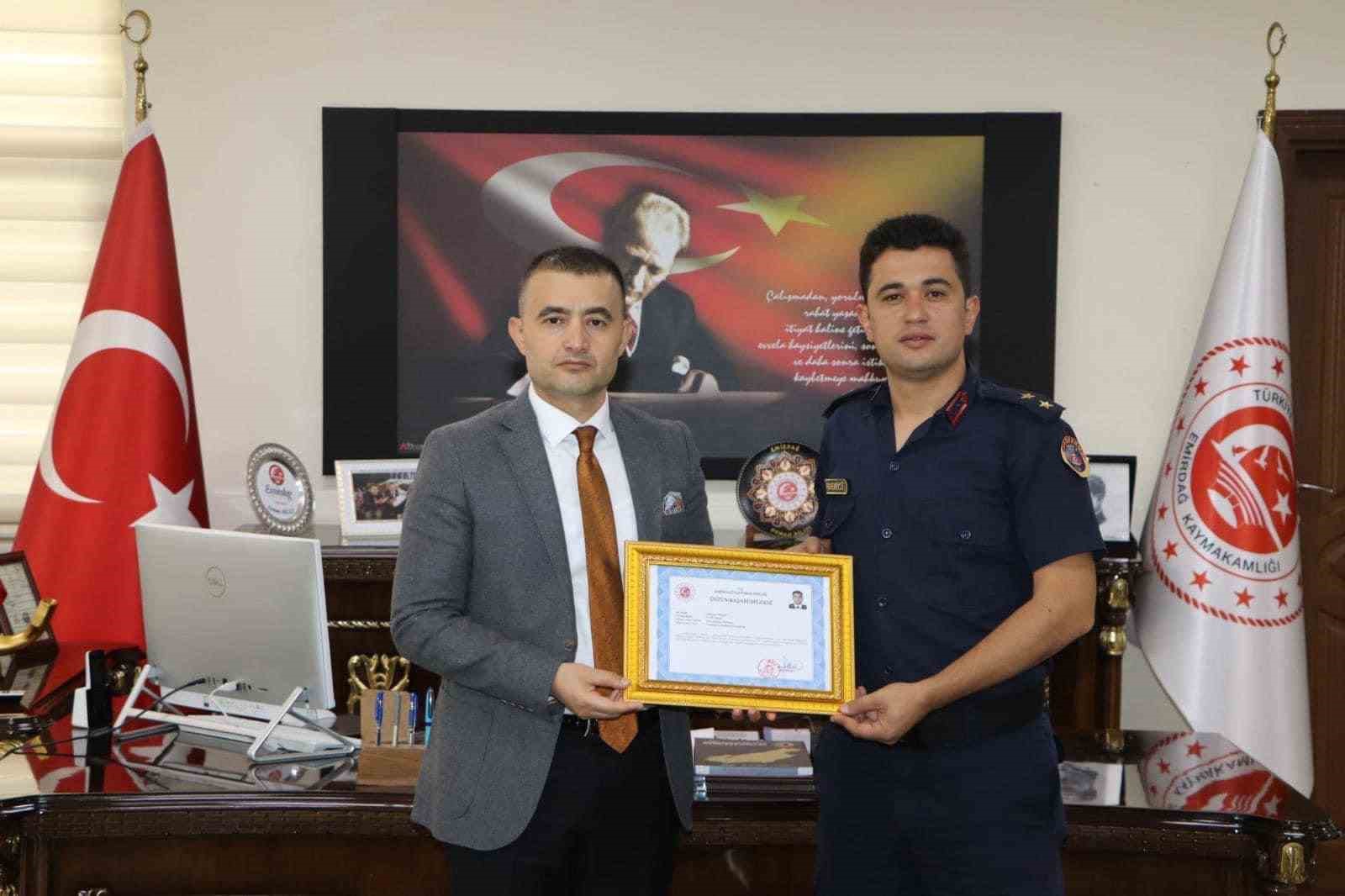 İLÇE KOMUTANI TEBERCİ’DEN VEDA ZİYARETİ