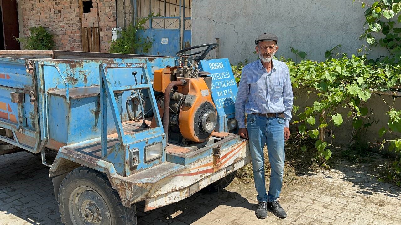 TÜRKİYE’NİN YERLİ OTOMOBİLİ TOGG İLE ÇARPIŞAN AFYONKARAHİSAR’IN ‘YERLİ ARACI’ OLARAK