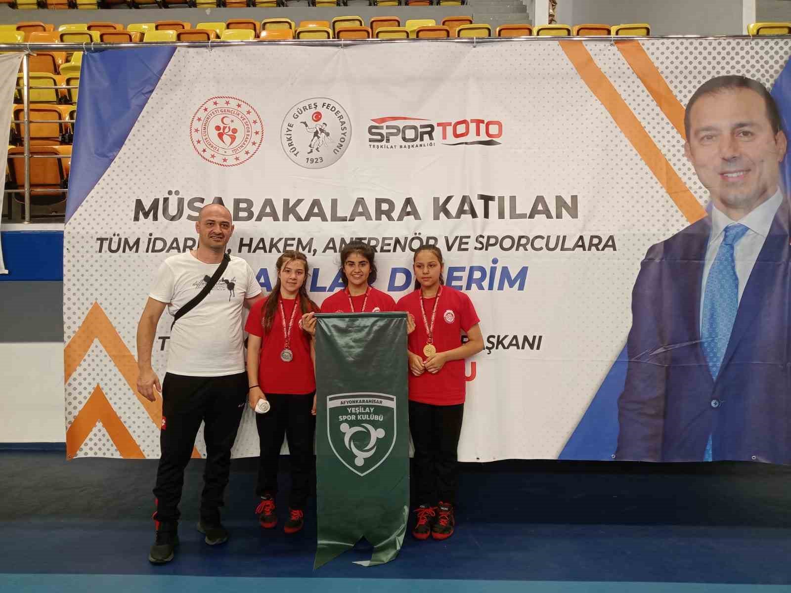AFYONKARAHİSAR YEŞİLAY SPOR KULÜBÜ SPORCULARI ANKARA’DA DÜZENLENEN U-11 VE U-13