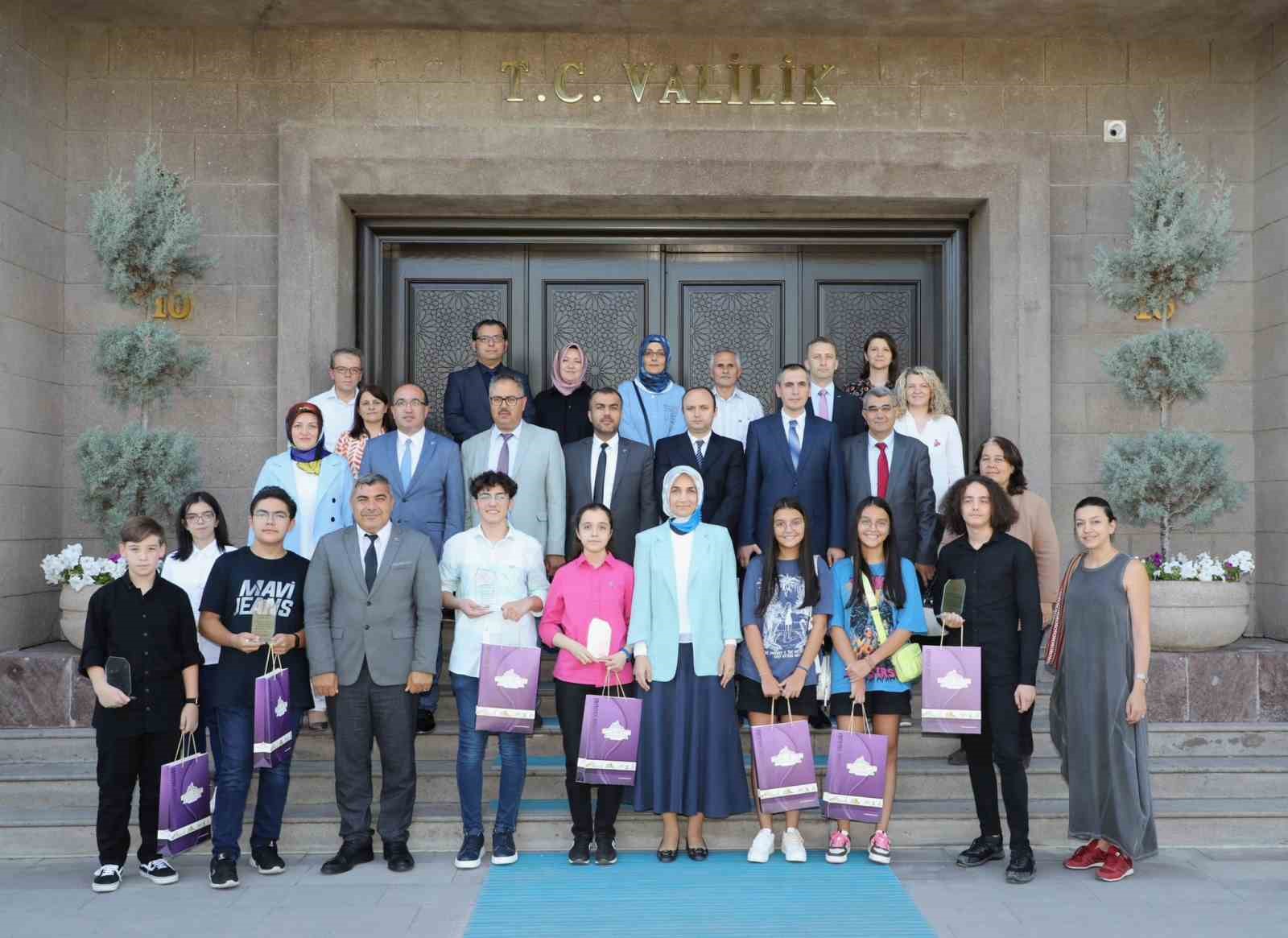 VALİ YİĞİTBAŞI, LGS ŞAMPİYONLARINI AĞIRLADI
