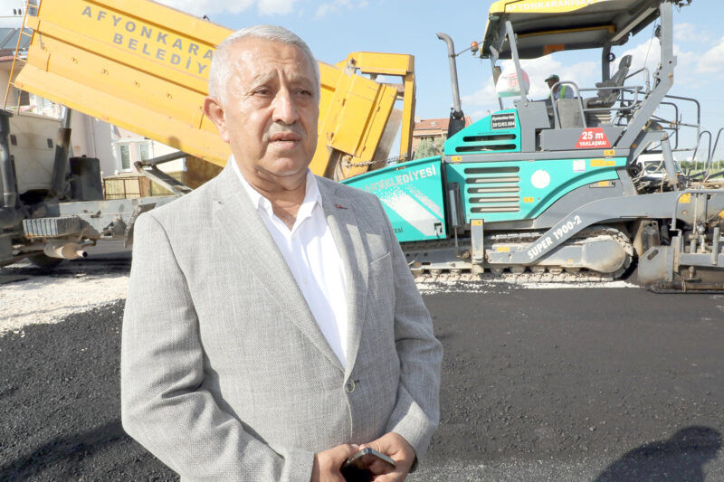   Afyonkarahisar Belediyesi Uydukent bölgesinde sıcak asfalt çalışmaları için düğmeye