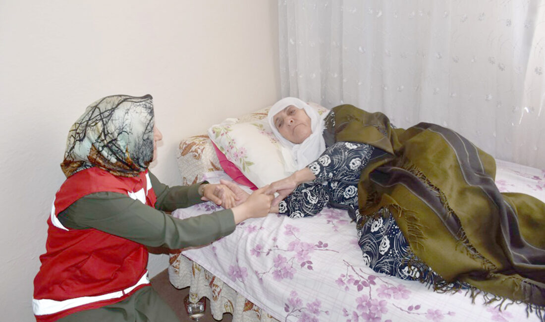 ”Bakan Mahinur Özdemir Göktaş: “Evde Bakım Yardımı ödemelerini hak sahiplerinin