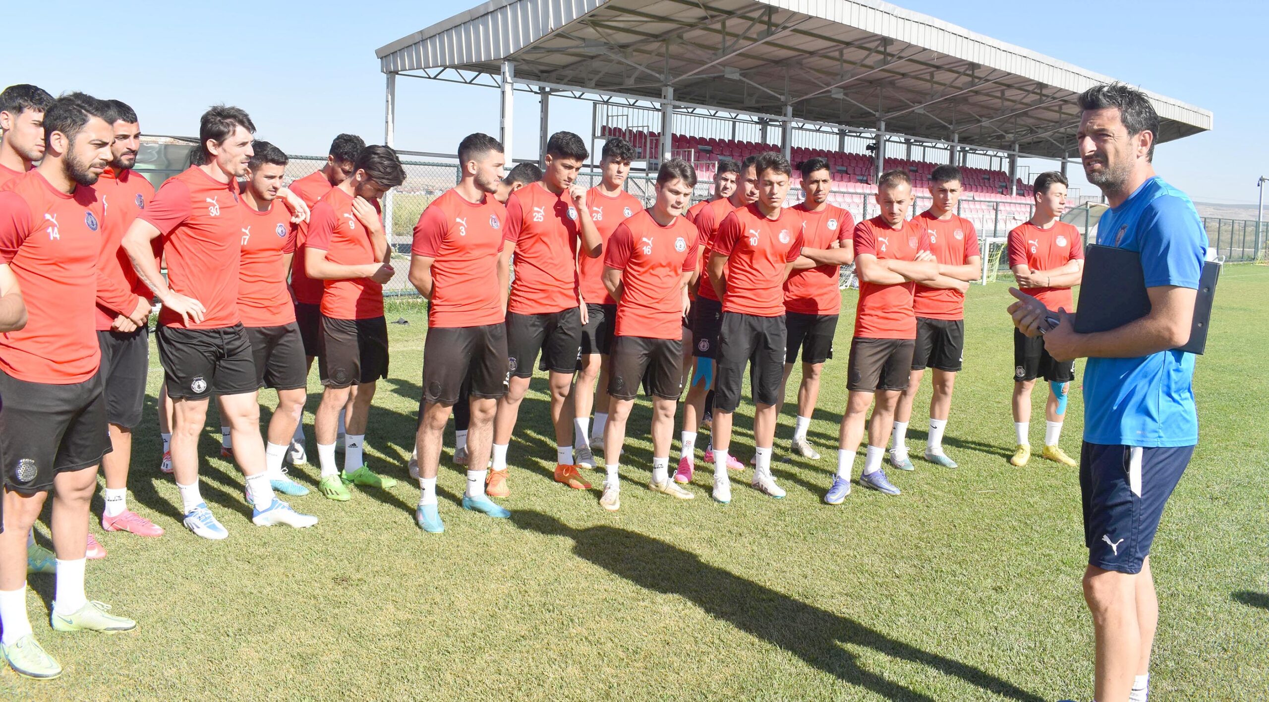 Afyonkarahisar’ın TFF 2.Lig Beyaz Grup’taki temsilcisi HES İlaç Afyonspor’da futbolculara