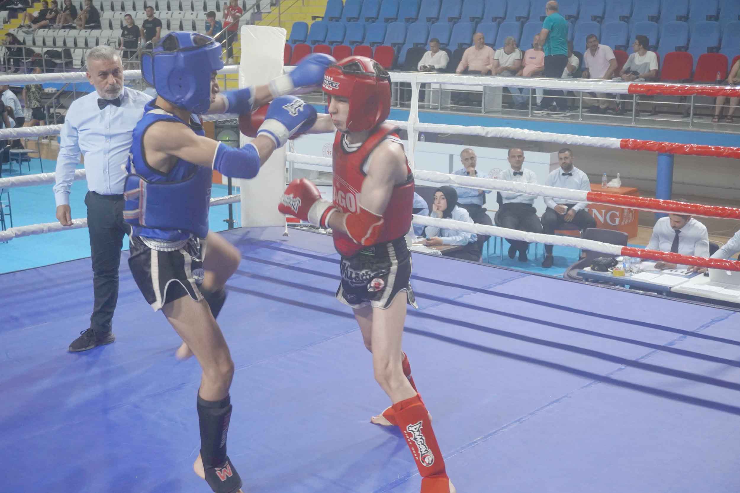 Muaythai Çocuklar Gençler Milli takım seçmeleri Afyonkarahisar’da başladı. 15-17 Ağustos