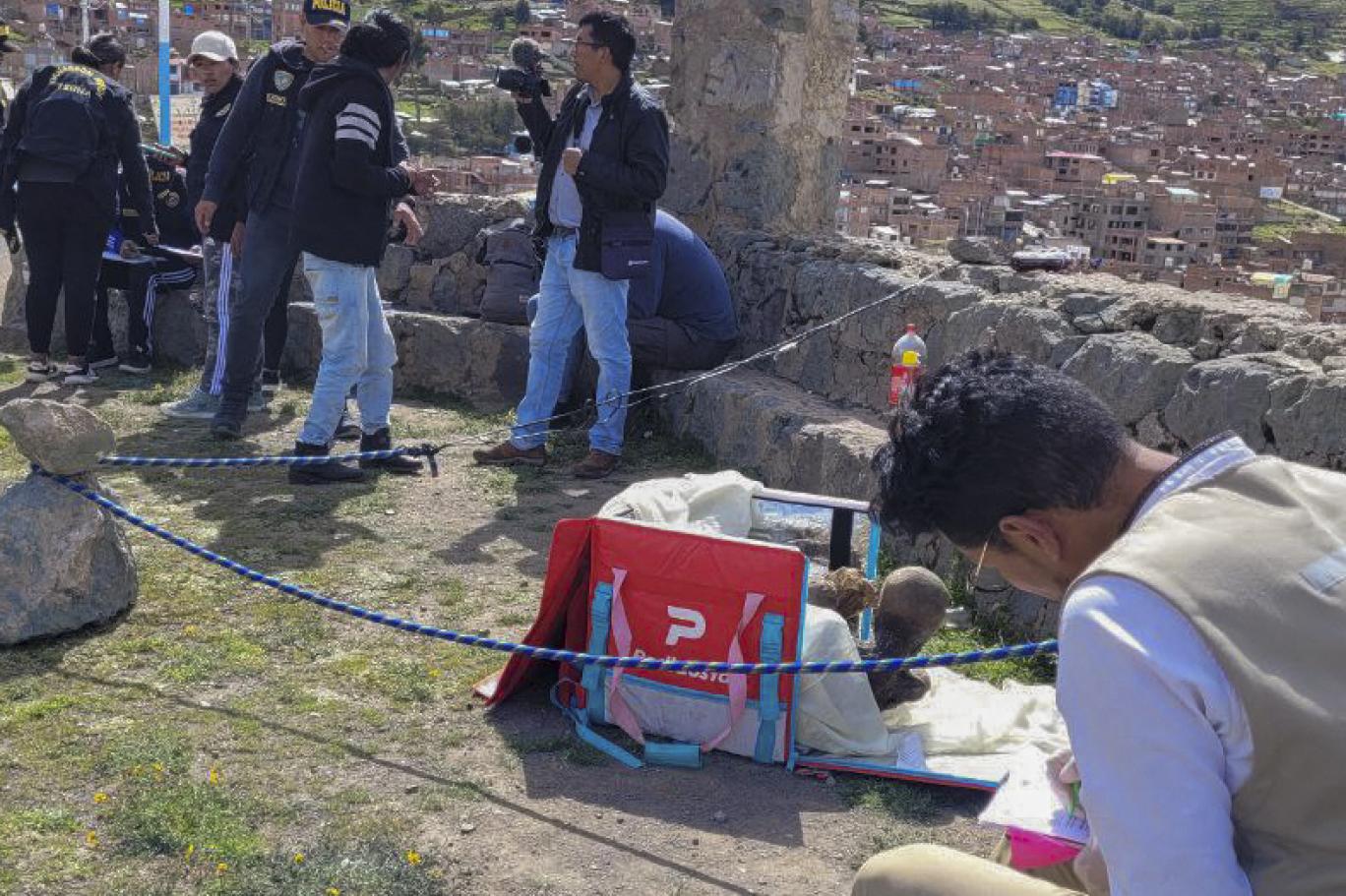 Peru’da yetkililer, eskiden kuryelik yapan bir kişinin çantasında 600 ila