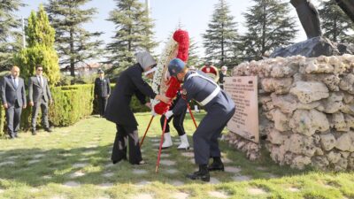 Vali Doç. Dr. Kübra Güran Yiğitbaşı, protokol üyeleriyle birlikte 30