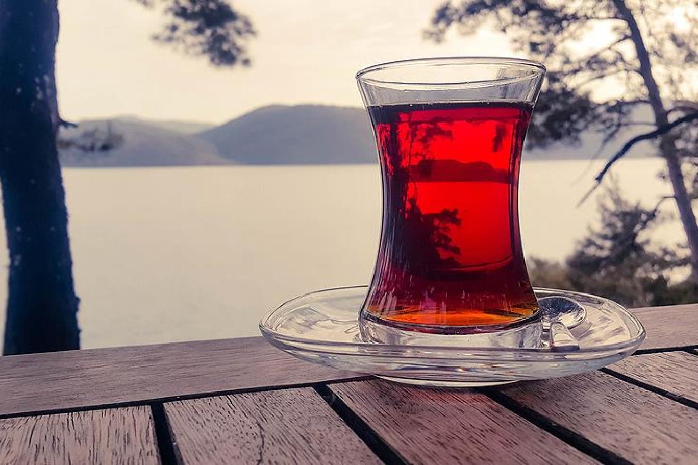 Afyonkarahisar’ın Şuhut ilçesinde çay ocakları ve kahvehanelerde satılan çay fiyatlarına