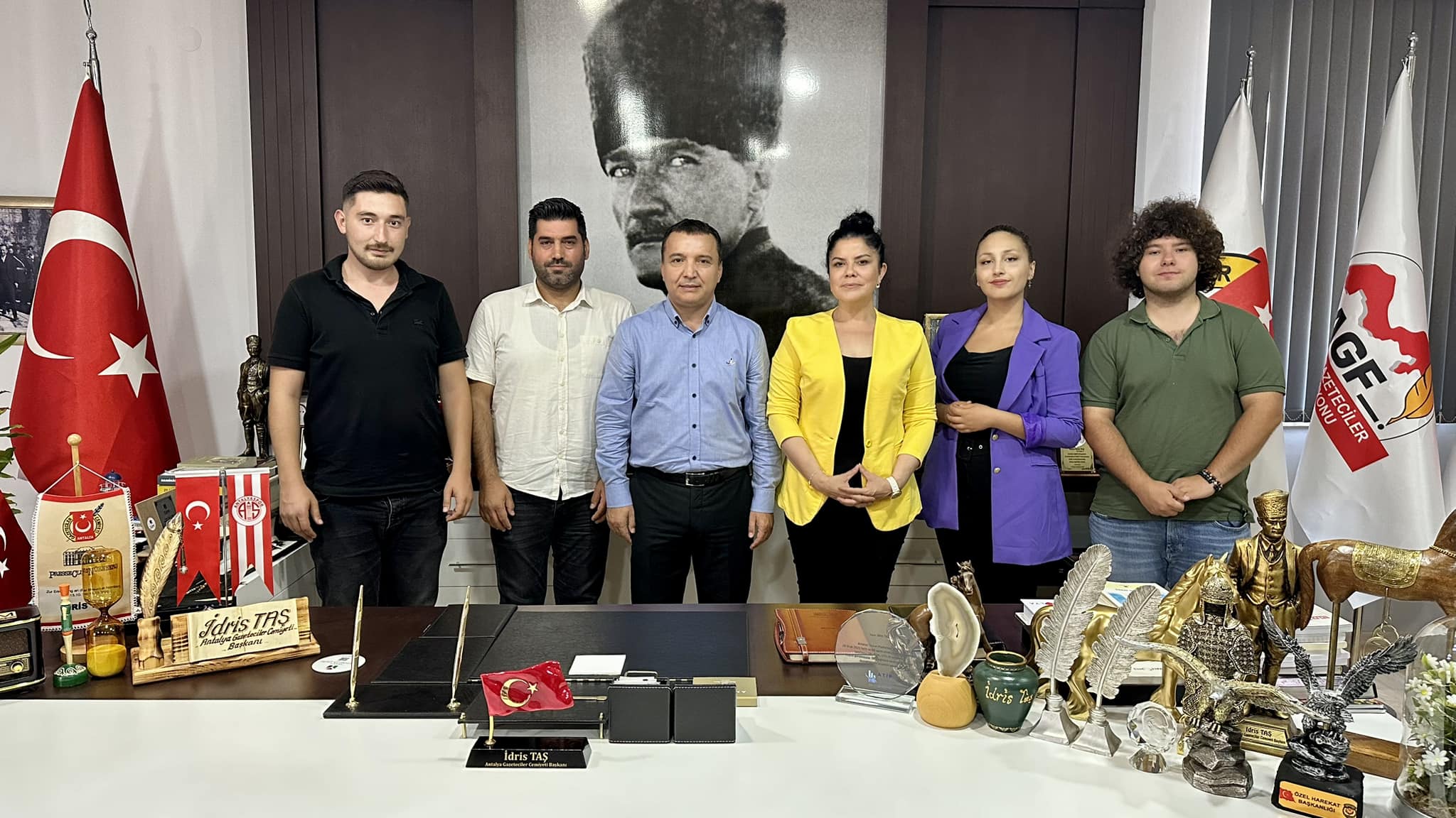 Megabirlik bünyesinde hizmet veren Kanal 3 ve Gazete 3 Genel