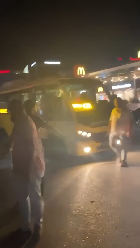 Bursa’da yol verme kavgasında otobüs şoförü önündeki araç sürücüsünü bıçakladı.