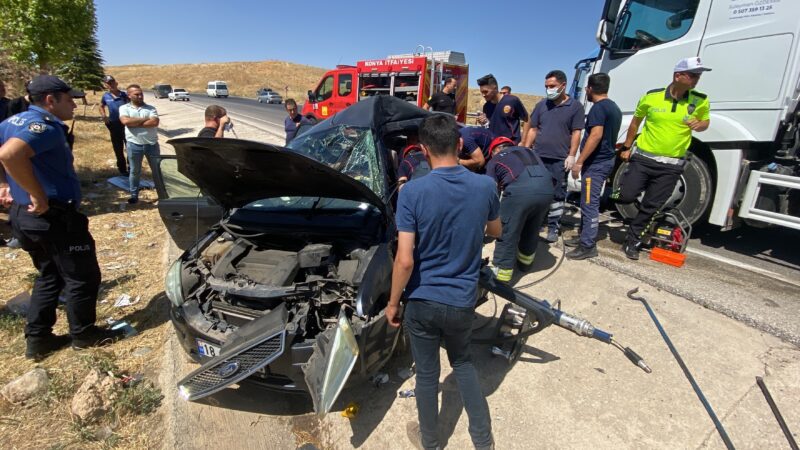 Konya’da cenazeden dönen 4 arkadaşın bulunduğu otomobil, tali yoldan çevre