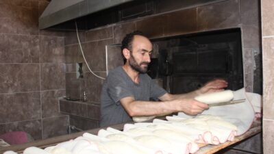 Afyonkarahisar’da hava sıcaklıklarının 33 dereceye kadar yükselmesi fırıncı esnafına zor