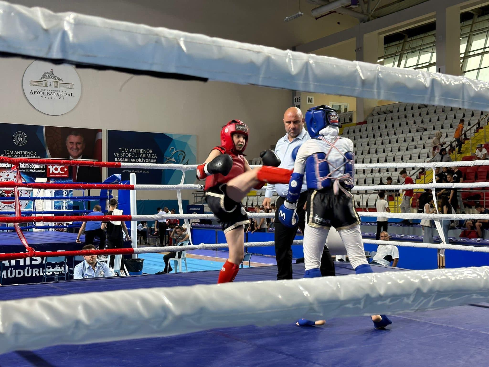 Muaythai Avrupa şampiyonu Elmas Başoğlu, Afyonkarahisar’da düzenlenen Türkiye Muaythai Federasyonu
