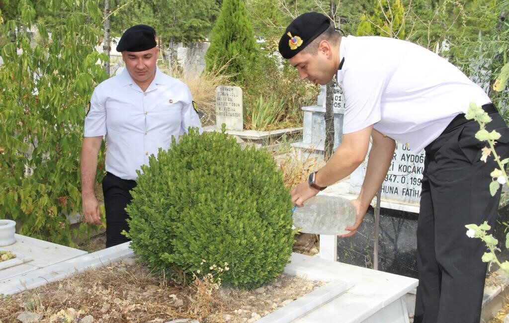 17 Ağustos 1999 Marmara depreminde nöbet tutarken enkaz altında kalarak