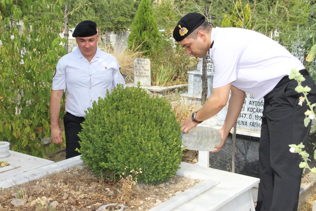17 Ağustos 1999 Marmara depreminde nöbet tutarken enkaz altında kalarak