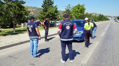 Afyonkarahisar’da polis tarafından gerçekleştirilen ‘Düzensiz Göç ile Mücadeleye Yönelik Huzur