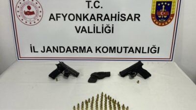 Afyonkarahisar’ın Bolvadin ilçesinde ruhsatsız silah ticareti yapan şahıslar jandarma tarafından