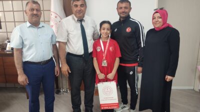 Uluslararası Marmara Cup Karate Şampiyonasında 2’inci olan ve gümüş madalya