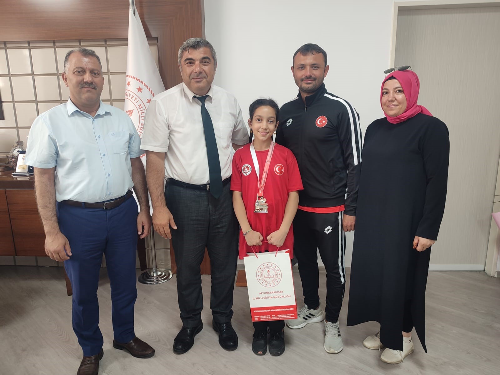 Uluslararası Marmara Cup Karate Şampiyonasında 2’inci olan ve gümüş madalya