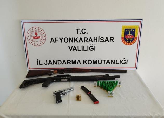 Afyonkarahisar’da düğünde havaya ateş açtığı fotoğraflı mektupla ihbar edilen şahsın