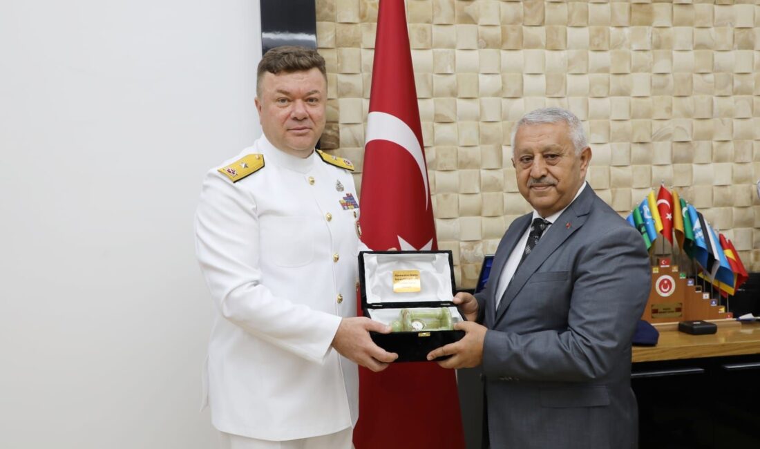 Afyonkarahisar Belediye Başkanı Mehmet Zeybek, kent protokol üyelerinin birlik ve